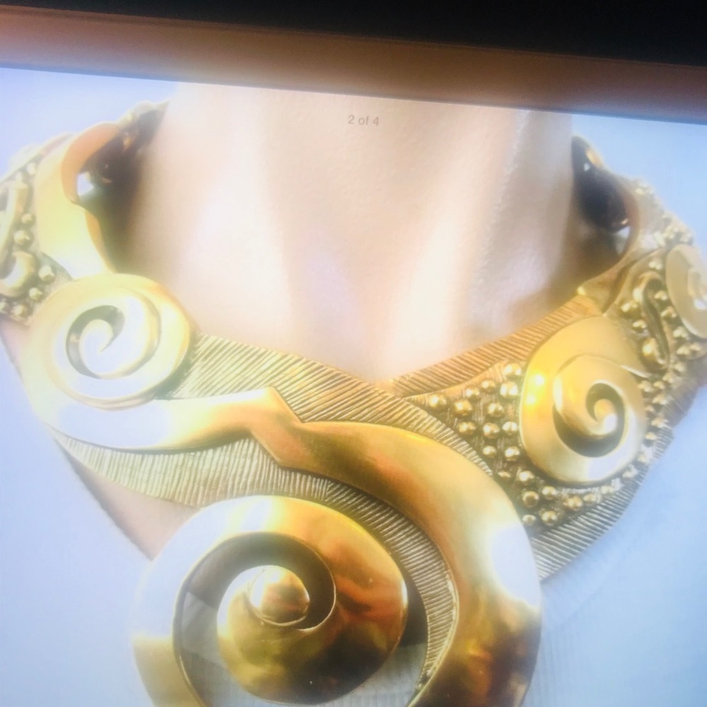 OSCAR DE LA RENTA GOLDEN NECKLACE IN ORIGINAL BOXE - Picture 11 of 16